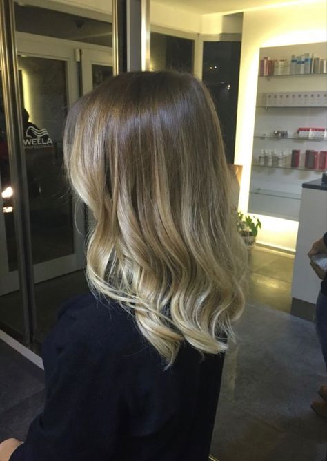 Brushlight Hair Blonde, Sombre Hair, Blonde Layered Hair, Hair Color Streaks, Dyed Blonde Hair, Blonde Hair Looks, Pinterest Hair, Hair Inspo Color, Light Hair