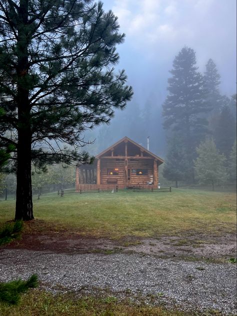 Cabin In A Field, Montana House Aesthetic, Secluded Cabin Aesthetic, Montana Cabin Aesthetic, Rustic Farmhouse Aesthetic, Mountain Aesthetic Home, Rustic Cabin Aesthetic, American Summer Camp Aesthetic, Off The Grid Aesthetic