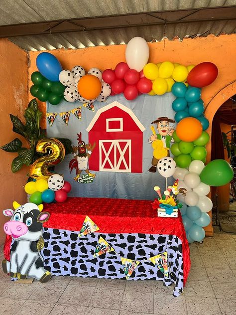 Bartolito Birthday Party Ideas, Happy Birthday Animals, Barnyard Theme, Farm Themed Party, Ocean Birthday Party, Farm Themed Birthday Party, Ocean Birthday, Leo Birthday, Farm Animal Birthday