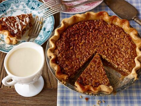 Get Pecan Pie Recipe from Food Network Pioneer Woman Pecan Pie, Pecan Pie Thanksgiving, Pecan Pie Bites, Video Food, Pie Bites, Pecan Pie Recipe, Ree Drummond, Thanksgiving Feast, Pecan Pie