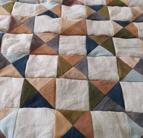 Modern Traditional Quilt, Simple Quilt Designs, Simple Quilted Throw, Beige Quilt, Earthy Quilt Patterns, Men’s Quilts, Aesthetic Quilts, Nuetral Pallete Quilts, Neutral Quilt Patterns Muted Colors