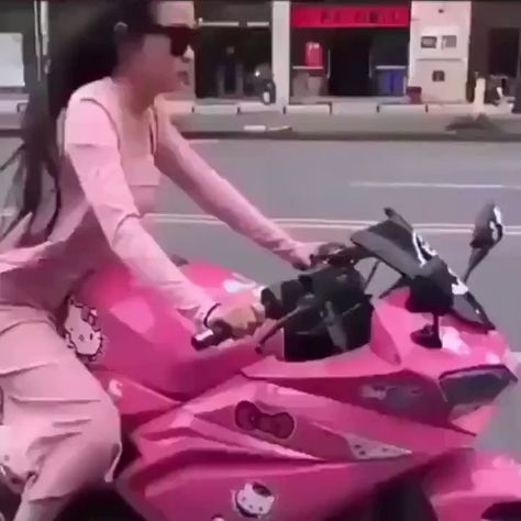 Hello Kitty Motorcycle, Hello Kitty Bike, Reaction Vid, All Pink Outfit, Biker Girl Outfits, Pink Motorcycle, Hello Kitty Car, Girls On Bike, Biker Love