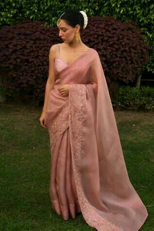 Saree Inspo For Wedding, Silk Saree Outfit Ideas, Elegant Saree For Wedding, Festive Saree Look, Saree In Wedding, Fancy Sarees Wedding Reception, Simple Elegant Saree, Pink Saree Wedding, Saree Look Traditional