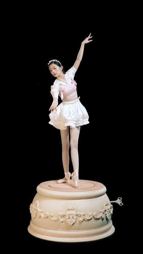 Ballerina Poses, Red Velvet Photoshoot, Music Box Ballerina, Ballet Poses, Festival 2022, Human Poses Reference, Photoshoot Concept, Human Poses, Girl Cakes