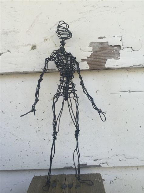 Wire sculpture human figure. Human Body Wire Armature, Wire Sculpture Human Form, Wire Sculpture Person, Sculpture Art Wire, Wire Figures Human, Wire People Sculpture, Human Figure Sculpture Wire Art, Wire Sculpture Human, Wire Body Sculpture