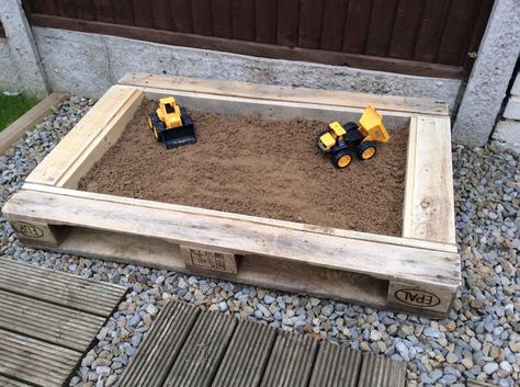 Sand Pit Diy, Sand Pit Ideas, Baby Room Activities, Pallet Projects Decor, Concrete Backyard, Made From Pallets, Play Area Backyard, Backyard Kids Play Area, Sand Pit