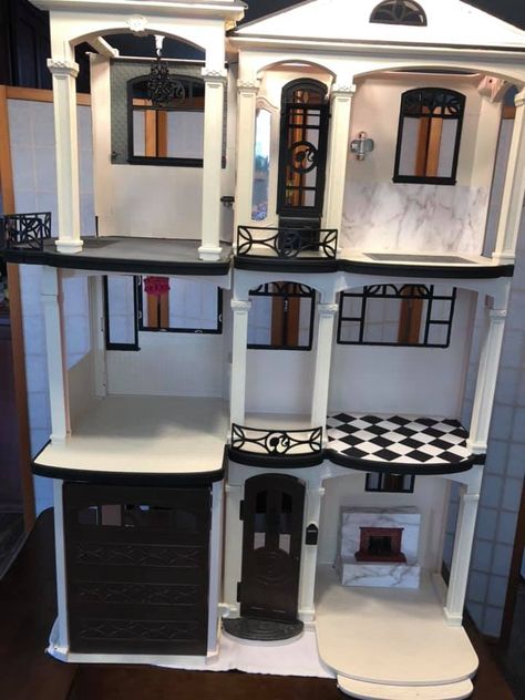 Barbie Dreamhouse Makeover, Barbie House Diy, American Girl Storage, Barbie Storage, Barbie Houses, Barbie House Furniture, Diy Barbie House, House Makeovers, Doll Furniture Diy