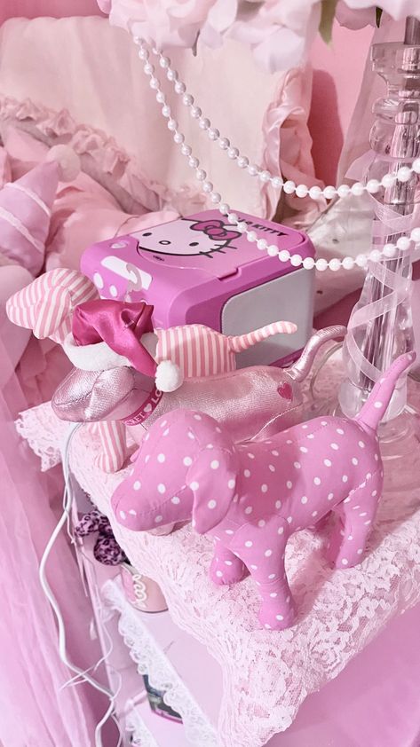 Aesthetic Cycle, Gyaru Bedroom, Gyaru Room, Dolly Room, Girly Pink Bedroom, Pink Apartment, Kawaii Room Ideas, Kawaii Bedroom, Pink Bedroom For Girls