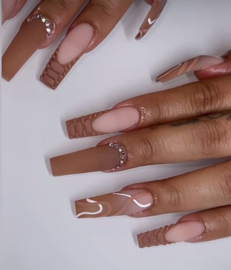 Become A Nail Tech, Acrylic And Gel Nails, Stylish Nail Art, Nail Art Idea, Brown Acrylic Nails, Brown Luxury, Elegant Nail, Elegant Nail Art, Classy Acrylic Nails