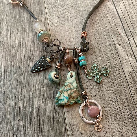 It’s One Kind Of Thing That Attracts The Attention And Interest! Made With Ceramic Elements, Turquoise, Jasper, Quartz, Genuine Leather And Copper Wire. Handmade Rustic Jewelry, Vintaj Jewelry, Magical Key, Wooden Necklaces, Jes Maharry Jewelry, Primitive Jewelry, Plate Jewelry, Found Object Jewelry, Gel Plate