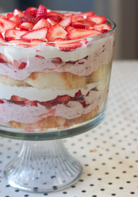 Meet the friendlier, lighter cousin of strawberry shortcake.  Get the recipe at The Alison Show.    - CountryLiving.com Strawberry Banana Trifle, Strawberry Cheesecake Trifle Recipe, Banana Trifle, Dessert Strawberries, Trifle Recipes Easy, Easy Trifle, Trifle Recipes, Cheesecake Trifle, Strawberry Pudding