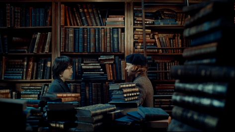 shots of Hugo Cabret | ... , and the Cinema of Attractions, or, The Adaptation of Hugo Cabret Hugo Movie, Hugo Cabret, George Melies, Old Hollywood Movies, Movie Shots, Film Grab, Movie Stills, Great Films, Martin Scorsese