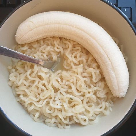 Boys Who Can Cook 😍 (@boyswhocancook) • Instagram photos and videos Spaghetti Sandwich, Cursed Food, Protein Powder Pancakes, Cooking Fails, Pizza Lunch, Top Ramen, Flavored Marshmallows, Gross Food, Chicken Noodles