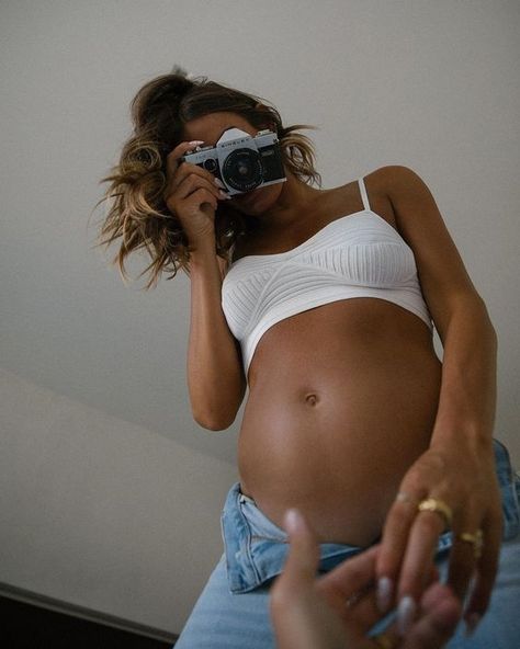 Tezza Pregnant, Tezza Barton, Pregnant Photos, Make Passive Income Online, Pregnancy Belly Photos, Cute Pregnancy Pictures, Maternity Photography Poses Couple, Belly Photos, Maternity Photography Poses Pregnancy Pics