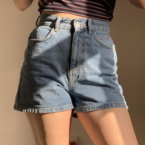 collusion mom shorts in light denim perfect staple... - Depop Mum Style, Indie Vibes, Cottagecore Indie, Mum Fashion, Style Shorts, 90s Style, Mom Shorts, Light Denim, 90s Fashion