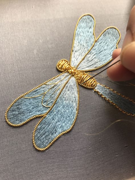 Dragonfly Embroidery, Gold Work Embroidery, Metallic Embroidery, Tambour Embroidery, Chain Stitch Embroidery, Diy Embroidery Patterns, Bead Embroidery Patterns, Hand Embroidery Projects, Creative Craft