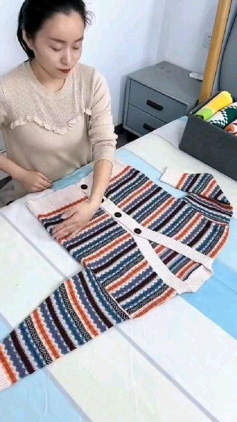 Easy Diy Clothes, Diy Clothes Hacks, Packing Hacks Clothes, Shirt Folding, Clothes Organization Diy, Packing Clothes, Diy Clothes Life Hacks, Folding Clothes, Pattern Steps