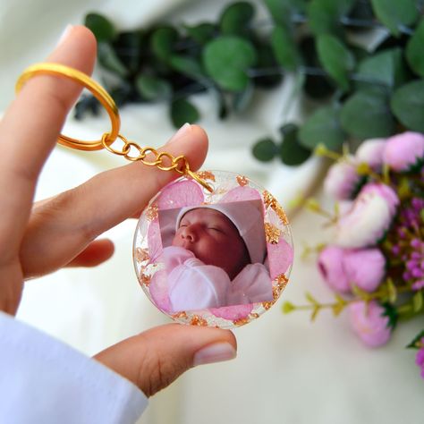 Welcome to our store where we combine creativity and sentimentality to bring you our stunning personalized photo keychains with resin flowers! These keychains are lovingly handcrafted to preserve your precious memories in a unique way. Resin Photo Keychain, Thanjavur Painting, Resin Photo Frame, Resin Works, Photo Keychains, Resin Photo, Stethoscope Heart, Photo Keyrings, Floral Resin