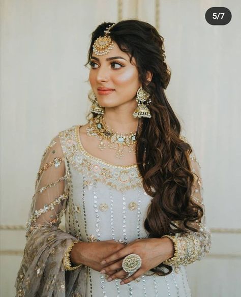 Hair Styles New, Pakistani Hair, Pakistani Wedding Hairstyles, New Hair Styles, Lehenga Hairstyles, Asian Bridal Hair, Pakistani Bridal Hairstyles, Mehndi Hairstyles, Mehndi Function