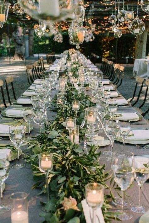 20 Lush Wedding Garland Runner Ideas for Your Reception Tables | Roses & Rings Green Wedding Centerpieces, Greenery Runner, Greenery Wedding Decor, Wedding Ceremony Ideas, Budget Friendly Wedding, Napa Wedding, Wedding Floral Centerpieces, Table Runners Wedding, Wedding Winter