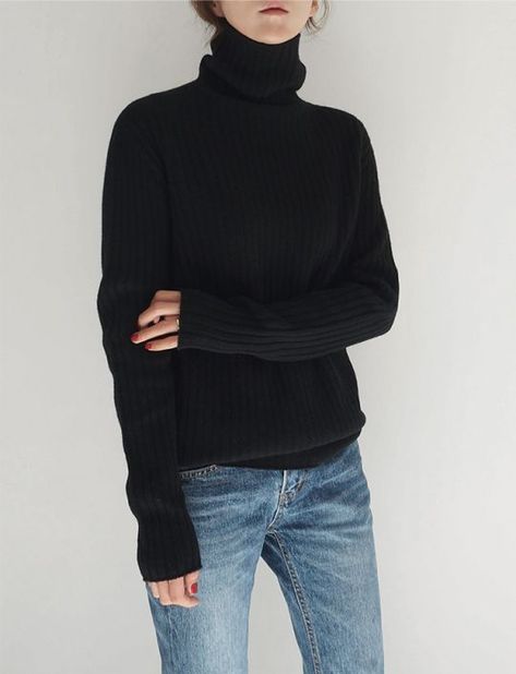 Friday Favorites - Turtlenecks - Maison de Cinq Minimalist Moda, Turtleneck Outfit, Friday Favorites, Minimalist Women, Mode Casual, School Looks, Black Turtleneck, Mode Inspo, 가을 패션