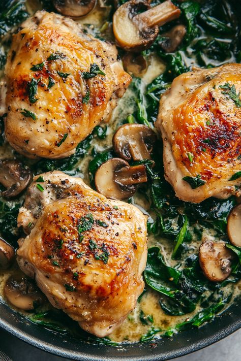 Chicken spinach and mushroom Fall Entree Ideas, Cowboy Chicken Recipes, Keto Autumn Recipes, Autumn Dinner Recipes, Bypass Meals, Chx Recipes, Chicken And Spinach Recipes, Chicken Surprise, Chicken Spinach Mushroom