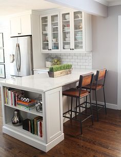 White Subway Tile Kitchen, Before After Kitchen, Black White Kitchen, Decor Ikea, White Subway Tile, Kitchen Redo, Kitchen Remodel Idea, Kitchen Tiles, Kitchen Layout