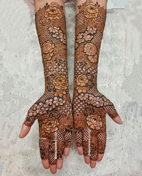 Pakistani Bride Mehndi Design, Latest Henna Designs 2024, Pakistani Bridal Mehndi Designs Unique, Khafif Designs, Full Hand Henna, Engagement Mehendi, Bridal Mehandi, Rose Mehndi Designs, Latest Henna Designs