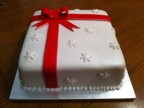 Square Christmas Cake Designs, Starry Cake, Square Christmas Cake, December Cake, Christmas Parcel, Xmas Cakes, Cake Competition, Christmas Cakes Easy, Cake Celebration