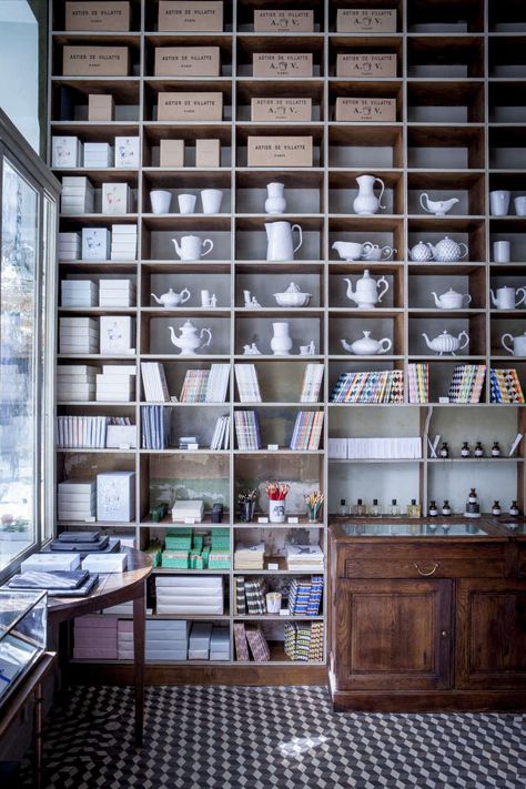 Diy Coffee Station, Restaurant In Paris, Shelving Design, John Derian, New York Apartment, Paris Apartments, Merchandising Displays, New Paris, Retail Space