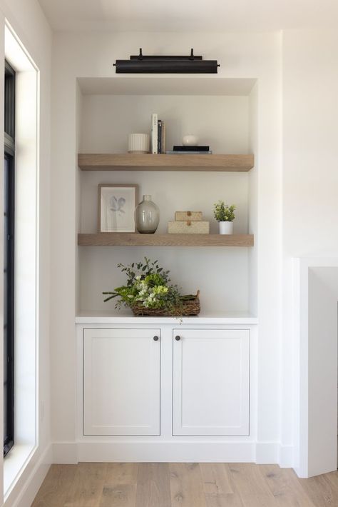 Vestibule Into Bedroom, Niche Shelves Living Rooms, Recessed Shelves Dining Room, Shallow Alcove Ideas, Cottage Built Ins, Scandinavian Built Ins, Alcove Built Ins, Dining Room Alcove Ideas, Nook With Shelves