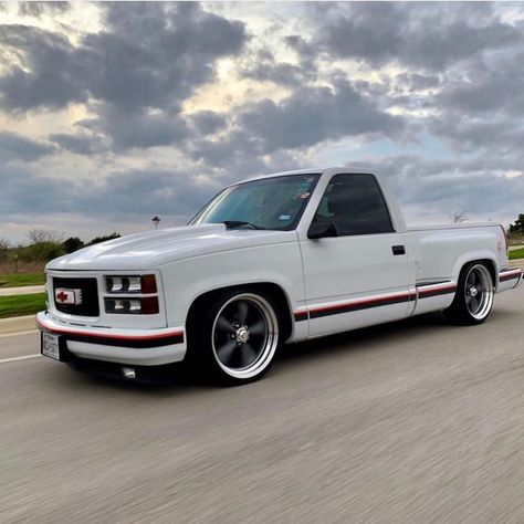 OBS rolling on @americanracing wheels 🙌🏼 @del_gus89 #americanracing #obstrucks #americanracingwheels Obs Chevy Lowered, 1995 Chevy Silverado, Chevy Wallpaper, 2023 Gmc Sierra, Chevy Obs, Classic Cars Trucks Chevy, Obs Chevy, Single Cab Trucks, Chevy Stepside