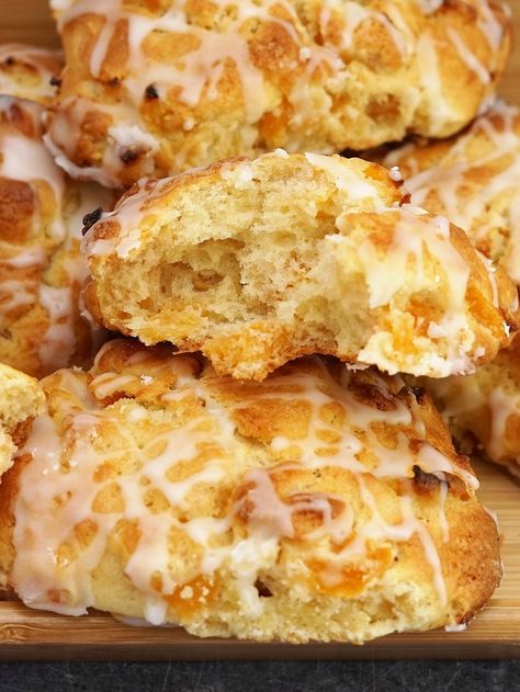 Apricot & Almond Scones | Recipes | Moorlands Eater Apricot Scones Recipe, Pistachio Scones, Dried Apricot Recipes, Apricot Scones, Apricot Bread, Almond Scones, Blueberry Lemon Scones, Dried Apricot, Christmas Cookie Recipes Holiday