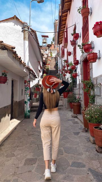 Peru Outfits Women, Macchu Picchu Outfit, Peru Outfits Travel, Guatemala Travel Outfits, Cusco Peru Outfit, Machu Pichu Outfits, Cuzco Peru Outfit, Outfits Cusco Peru, Peru Outfit Travel For Women