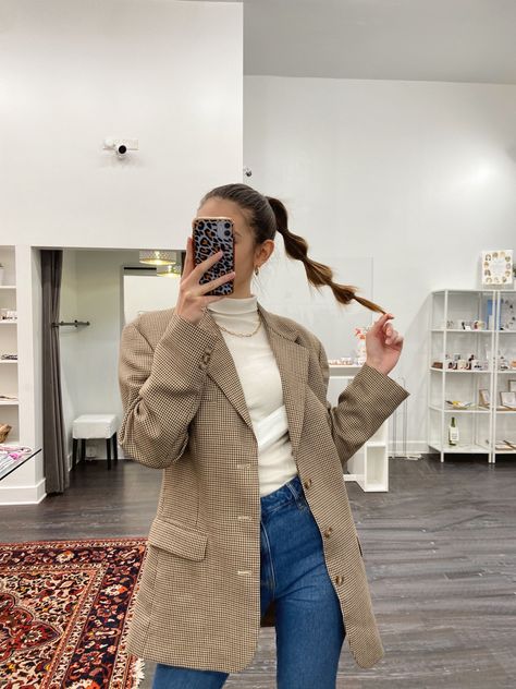 Blazer With Turtleneck Women, Light Turtleneck Outfit, Turtle Neck Blazer Outfit Woman, Cardigan And Turtleneck Outfit, Beige Turtleneck Outfit Aesthetic, Chic Beige Turtleneck For Spring, Tan Turtleneck Outfits, Trendy Beige Turtleneck Sweater, Cream Turtleneck Outfit