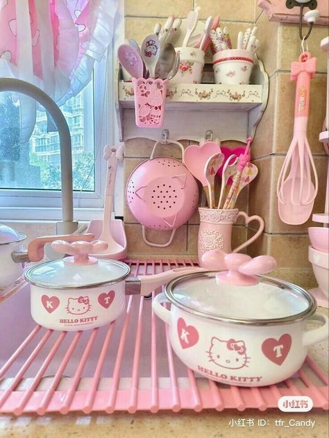 #kitchen #aesthetic #sanrio #kitchenideas #kawaii #sanriocore #cute #slay #sanriocharacters #hellokitty Kawaii Kitchen Accessories, Sanrio Apartment, Hello Kitty Appliances, Sanrio Kitchen, Sanrio Items, Aesthetic Sanrio, Kawaii Kei, Hello Kitty Kitchen, Sanrio Stuff