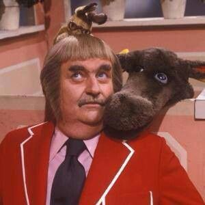 Captain Kangaroo with Mr. Moose Captain Kangaroo, New Jet, Childhood Memories 70s, Old Shows, Old Tv Shows, Vintage Memory, Vintage Tv, Retro Tv, Baby Boomer