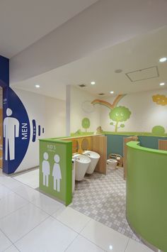 Kindergarten Interior Design Classroom, Kids Toilet Design, Children Bathroom Design, Kids Zone Design, Creche Design, Kindergarten Interior Design, Daycare Bathroom, Daycare Interior Design, Child Care Center Design