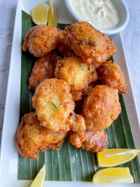 Conch Fritters Yardie Style - New Conch Fritters Recipe Bahamian, Cafe Appetizers, Bajan Fish Cakes Recipe, Fritter Batter Recipe, Conch Fritters Recipe, Bahamian Recipes, Conch Recipes, Bahamas Food, Pork Oven