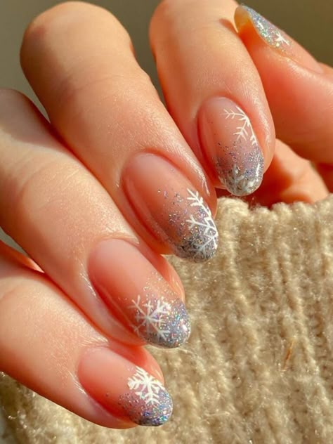 Snowflake Nail Design, New Years Nail Designs, New Years Eve Nails, Snowflake Nail Art, Cute Christmas Nails, Silver Nail, Christmas Gel Nails, Snowflake Nails, Her Nails