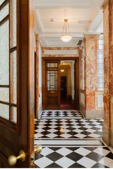 A Stylish Apartment in the Heart of London's Whitehall 17 Victorian Apartment, Cottage Loft, 1920s House, Airbnb Design, Victorian Interiors, Stained Glass Light, Wooden Floorboards, Victorian Buildings, Stylish Apartment