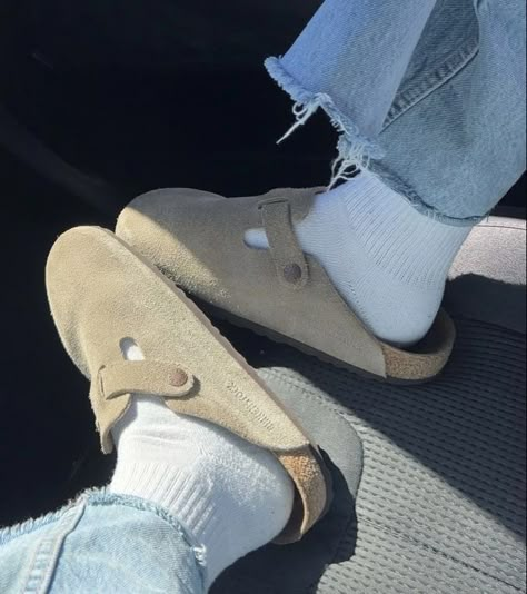 Boston Clogs Outfit, Boston Outfits, Birkenstock Outfit, Clogs Outfit, Boston Clogs, Birkenstock Men, Shoe Wishlist, Birkenstock Women, Hype Shoes