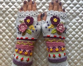 HANDMADE GLOVES : by PinarKnitting on Etsy Embroidered Accessories, Knitted Fingerless Gloves, Fingerless Gloves Crochet Pattern, Crochet Gloves Pattern, Simply Knitting, Gloves Pattern, Crochet Fingerless Gloves, Fingerless Gloves Knitted, Crochet Gloves