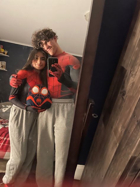 Spider Man Couple Outfit, Spider Man Couple Aesthetic, Spider Man Pjs Couple, Couples Spiderman Costume, Couple Halloween Costumes Spiderman, Spiderman Hairstyle, Spiderman Couples Costume, Spiderman Couple Costume, Spiderman Couples