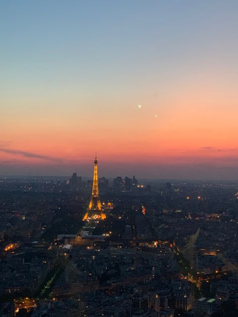 #eiffeltower #eiffel #paris #france #views #franceaesthetic #skyline #sunset #europe #europeansummer Sunset Paris, Anastasia Broadway, Pretty Sunsets, Paris Sunset, Skyline Sunset, Ma Cherie, France Aesthetic, Paris Decor, Sunset City