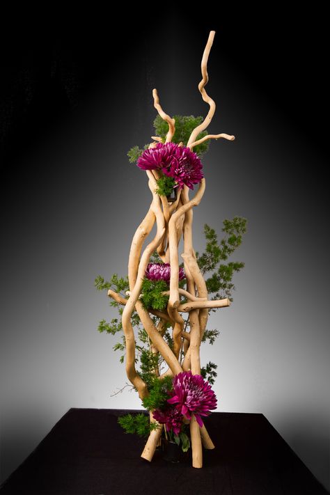 Dekoratívne Vence, Contemporary Flower Arrangements, Floral Art Arrangements, Gardens Ideas, Modern Floral Design, Flower Arrangement Designs, Unique Flower Arrangements, Ikebana Arrangements, Floral Art Design