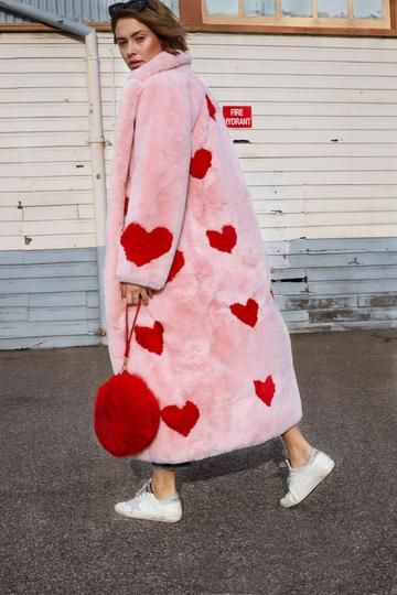 Mode Harajuku, Pink Fur Coat, Faux Coat, Pink Fur, Pink Coat, Valentine's Day Outfit, Red Hearts, Rilakkuma, Look Vintage