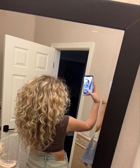 Blonde curly hair inspiration Layered Curly Blonde Hair, Different Perm Curls Types Of, Blond Perm, Dirty Blonde Curly Hair, Blonde Perm, Curly Hair Inspo, Short Permed Hair, Medium Blonde Hair, Highlights Curly Hair