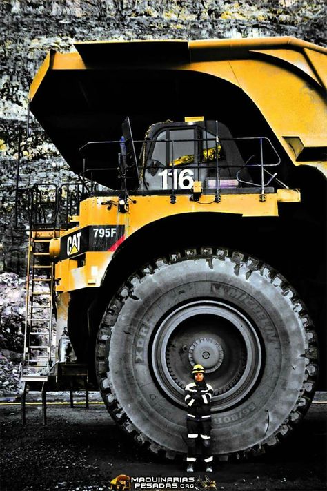 . Mighty Machines, Earth Moving Equipment, Welding Rigs, Caterpillar Equipment, Cat Machines, Heavy Construction Equipment, Big Machines, Cat Power, Mining Equipment