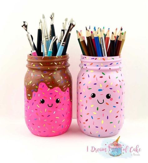 Crafts To Do With Friends Adults, Upcycled Glass Jars, Cute Jar Painting Ideas, Cute Crafty Ideas, Jar Paint Ideas, Painting On Jars, Painted Jars Ideas, Jar Art Paint, Painting On Jar